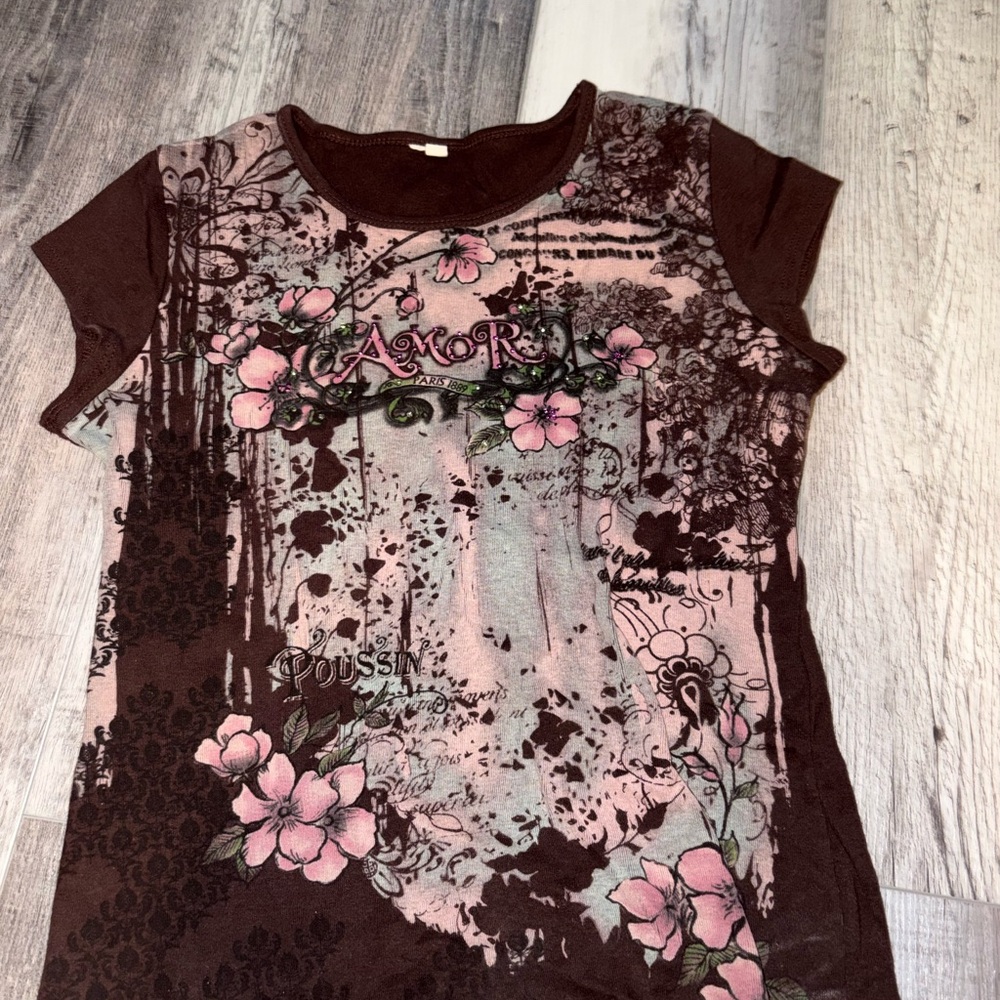 Chic Floral Graphic Tee in Brown and Pink